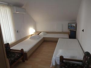 Three-Bedroom Apartment room in Apartment Friends