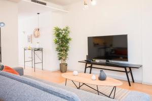 HomeForGuest Design Attic Apartment FREE Parking