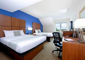 Double Room with Two Double Beds (2 Adults + 2 Children) room in Kellogg Conference Hotel at Gallaudet University