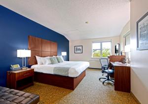 King Room room in Kellogg Conference Hotel at Gallaudet University
