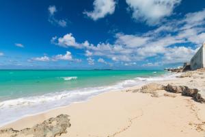 Studio 7 - Oceanfront Apartment