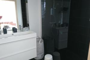 Villas TY SAM BELLE MAISON MODERNE 8 a 10 personnes - PROCHE plages et commerces : photos des chambres