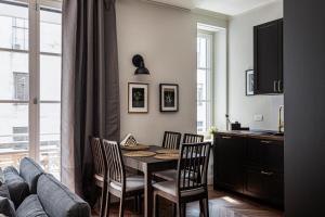 Wide and Bright two bedroom apartment- Via Freguglia