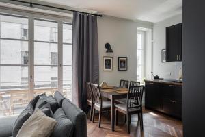 Wide and Bright two bedroom apartment- Via Freguglia