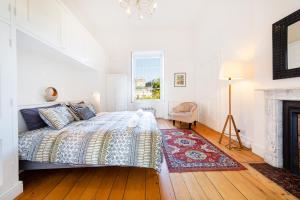 Elegant Period Clifton Balcony Apt - Simplycheckin