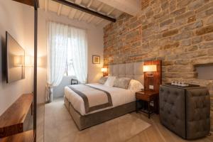 Leonardo - Deluxe King Suite with Duomo View room in Donati Luxury Tower