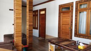 Akiri Surf Retreat