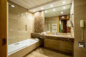 Triple Room room in Eurostars Acteón