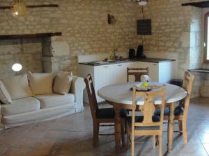 Maisons de vacances Gites La Peyrouliere : photos des chambres