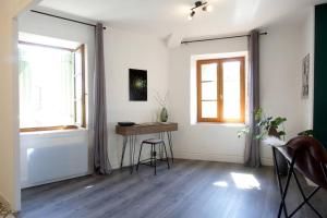 Appartements L'Or Vert, CASTLE VIEW, PRIVATE parking, Air conditioner, Netflix, 160m from medieval town : photos des chambres