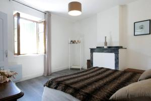 Appartements L'Or Vert, CASTLE VIEW, PRIVATE parking, Air conditioner, Netflix, 160m from medieval town : photos des chambres