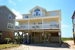 Summer Sandcastle - هولدن بيتش