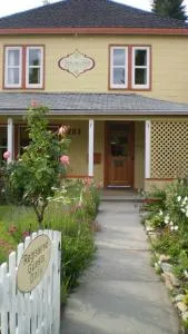 Victoria Falls House Inn - Vallican