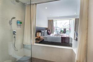 Deluxe Room with Pool Access
