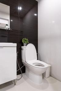 U2 Large 2 Bedrooms 100m to BTS station
