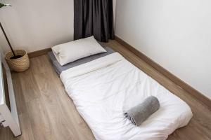 B3 Cosy Studio 5 guests Near MRTfull kitchen