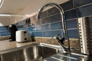 Piso para cuatro a los pies de la Alhambra