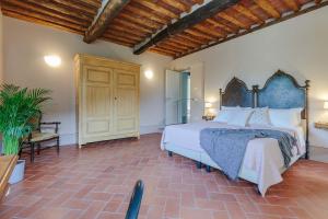 Double or Twin Room with Pool View room in Antica Pergola di San Giusto