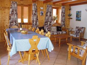 Chalets Chalet les Gentianes : photos des chambres