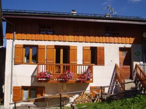 Chalets Chalet les Gentianes : photos des chambres