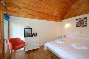 B&B / Chambres d'hotes Le Petit Chalet-Leard : photos des chambres