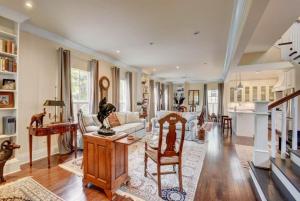 Southern Comfort Great Location! Villa