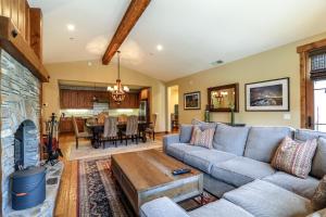 Three-Bedroom Apartment room in Snowcreek Vii #1503 Condo