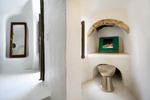 Crypt - Exclusive Cave Suite with Indoor & Outdoor Plunge Pool & Caldera View