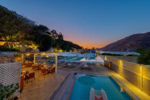 Dolphin Bay Family Beach Resort Syros Greece