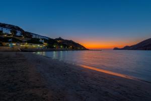 Dolphin Bay Family Beach Resort Syros Greece