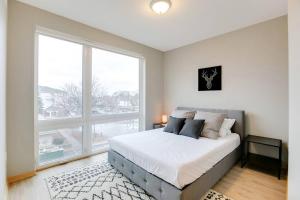 Apartment room in University Social Sanctuary + Amenitized Building