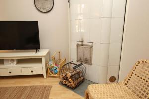 Idyllic central wooden house apartment