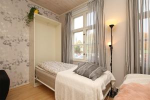 Idyllic central wooden house apartment