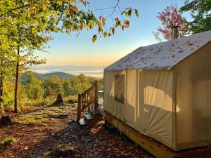 Tent room in Tentrr - The Look Out at Chill Hill