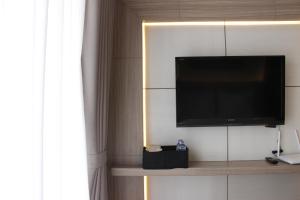Luxurious Studio Room Grand Asia Afrika Apartment By Travelio