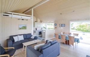 3 Bedroom Cozy Home In Glesborg