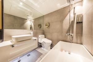 Deluxe Room - Check-In After 10:00 PM