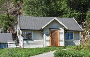3 Bedroom Lovely Home In Vallavik - Grimo