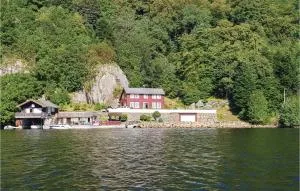 4 Bedroom Cozy Home In Farsund - 法尔松