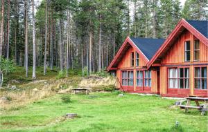 Lovely Home In Ljørdalen With Kitchen