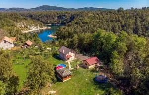 Amazing Home In Bosiljevo With Kitchen - Bosiljevo