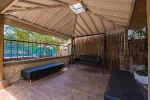 StayVistas Maximus Villa - City-Center Villa with Private Pool, Gazebo, Games
