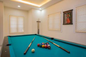 StayVistas Maximus Villa - City-Center Villa with Private Pool, Gazebo, Games