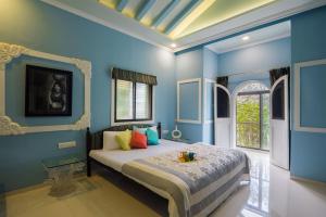 StayVistas Maximus Villa - City-Center Villa with Private Pool, Gazebo, Games