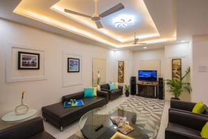 StayVistas Maximus Villa - City-Center Villa with Private Pool, Gazebo, Games