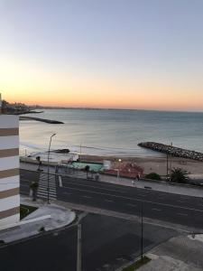 Departamento Cabo Corrientes con cochera cubierta, sólo alquiler a familias o mayores de veinticinco años