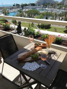 Appartements French Riviera Condo 4 Rent in Marina Baie des Anges : photos des chambres