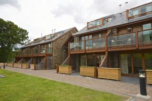 Dartmouth Green Lodges