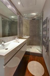 Appartements Residence du Louvre - Apartments - Prime location Palais & Croisette - Luxury Stay by LRA Cannes : photos des chambres