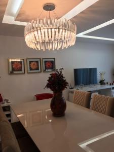 APARTAMENTO FRENTE A PRAÇA DAS AGUAS (PRAIA DO FORTE )